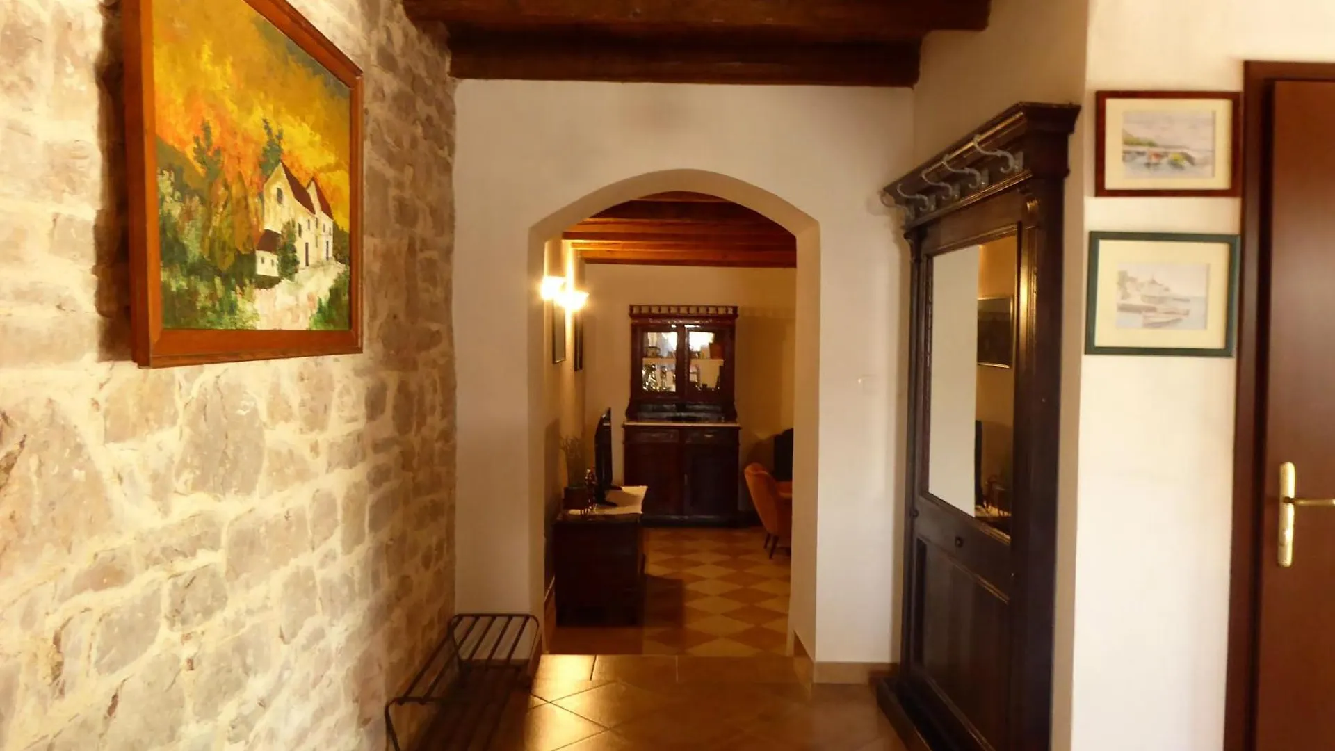 Haus In Kastelir Mit Terrasse Und Schoener Aussicht Holiday home
