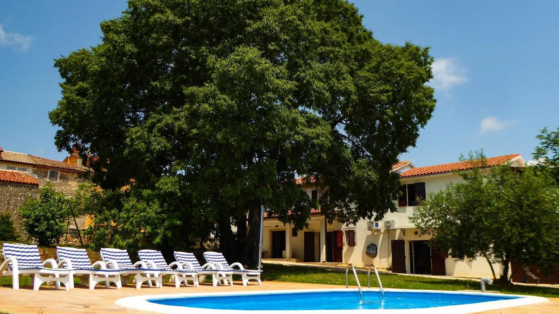 Haus In Kastelir Mit Terrasse Und Schoener Aussicht 0*,  Croatia